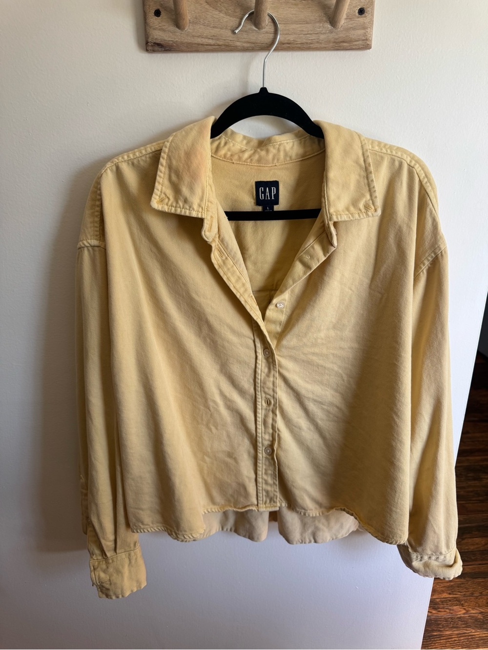GAP Casual Button-Down Shirt in Soft Yellow